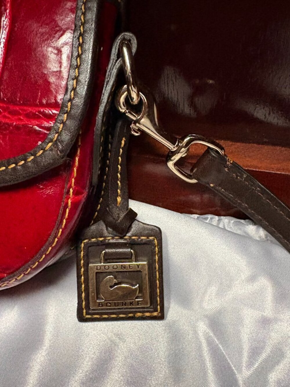 Vintage Dooney & Bourke Croc Embossed RED Leather Mini Crossbody - Rare - Picture 3 of 13
